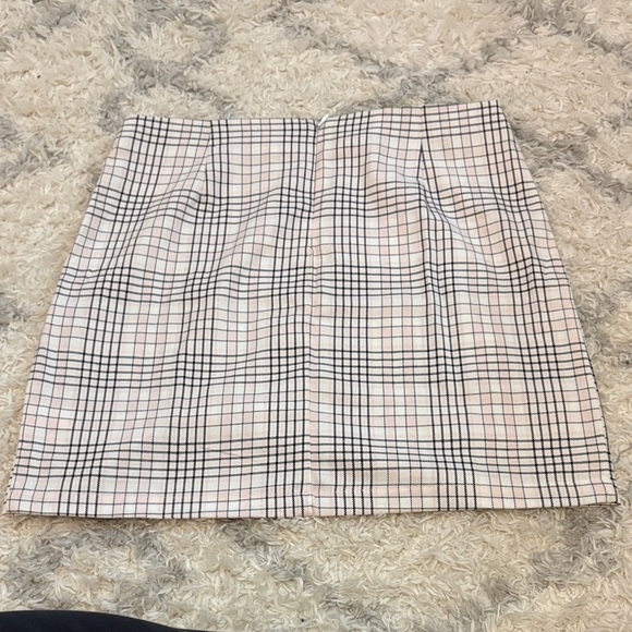 Aeropostale Checkered Mini Skirt in Black and White - Picture 2 of 3
